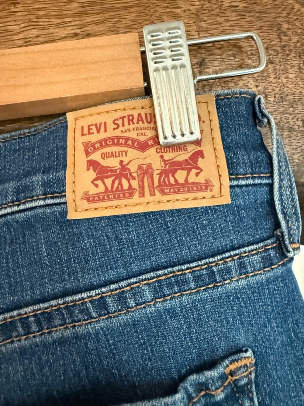 Levi’s 318 Shaping Wide Leg Jeans - Picture 5 of 7